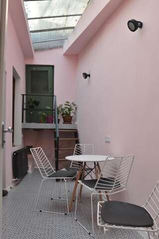 Гостевой дом Nest Rooms Тбилиси Двухместный номер с 1 кроватью и собственной ванной комнатой-4